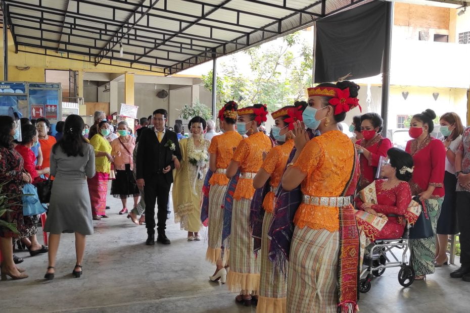 penyambutan kedua mempelai